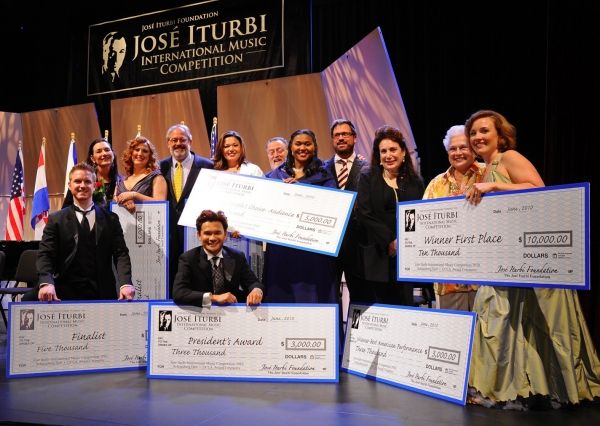 Carol Vaness (Judge), Rebecca Davis (Finalist) , Peter Kazaras (Judge), Elaine Alvare Photo